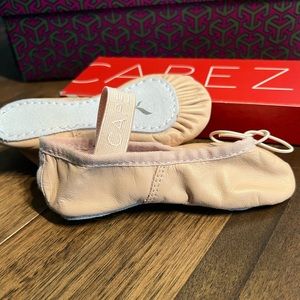 Capezio Ballet Slippers - Size 7.5 (toddler) - Never been worn!